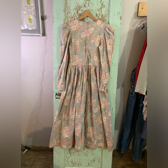 VTG  80s Laura Ashley floral long sleeve midi prairie dress with pockets - Picture 3 of 7
